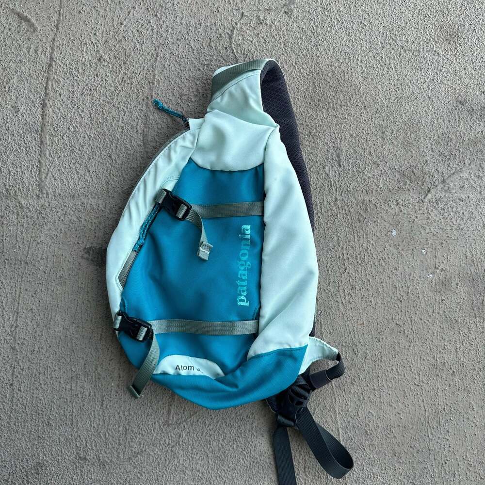 Patagonia Atom Sling 8L Crossbody Bag in Fresh Teal